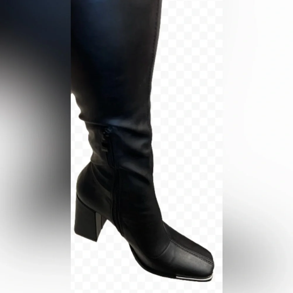 PrettyLittleThing Pull On PU Leather Boots Silver Cap Square Toe Heel NIB Sz 9 - Picture 4 of 7